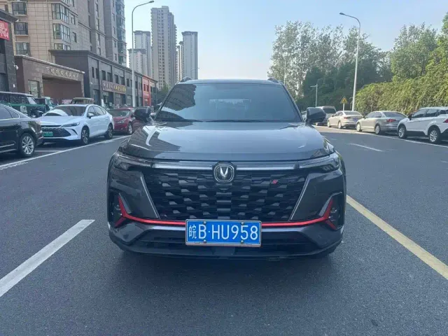 Changan CS35 Plus — Фото автомобиля 2