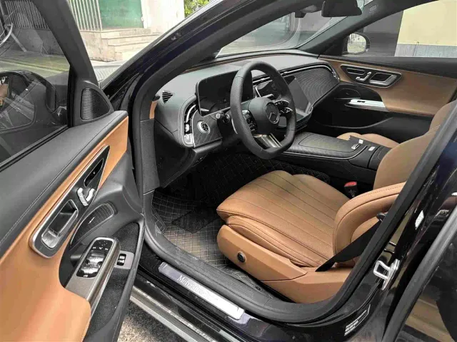 Mercedes-Benz E-Class — Фото автомобиля 5