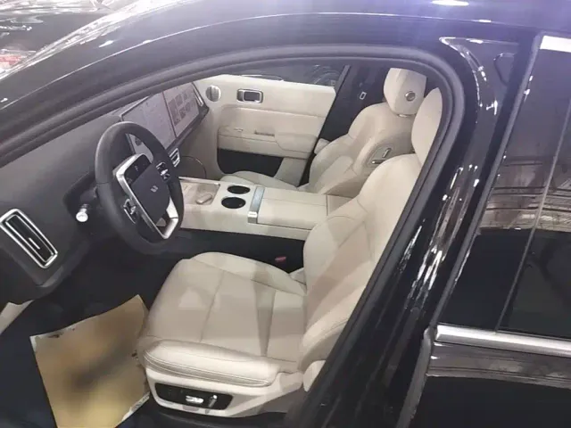 Li Auto L7 — Фото автомобиля 14