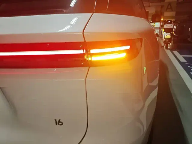 Li Auto i6 — Фото автомобиля 7
