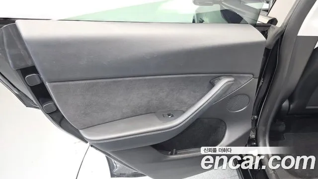 Tesla Model Y — Фото автомобиля 14