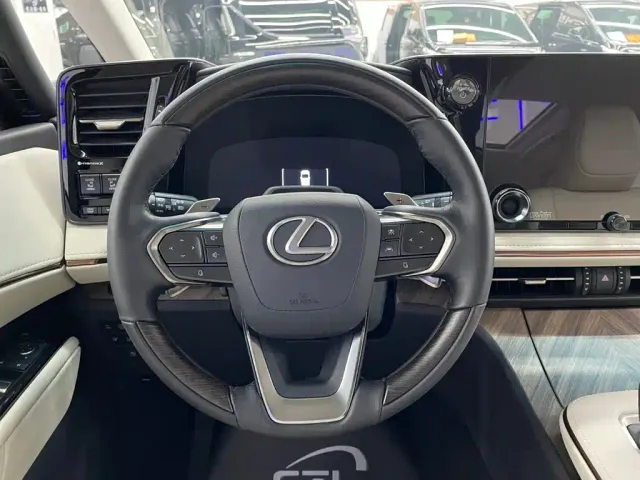 Lexus LM — Фото автомобиля 11