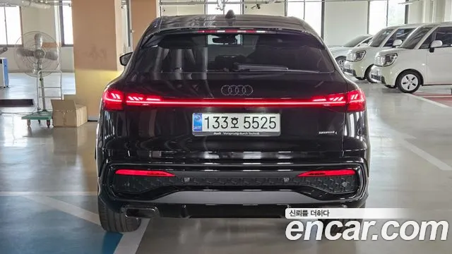 Audi Q5 45 TFSI quattro Sportback S Line Black Edition — Фото автомобиля 2