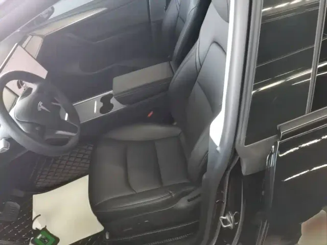 Tesla Model Y — Фото автомобиля 14