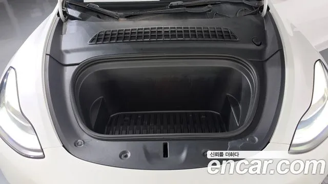 Tesla Model Y — Фото автомобиля 6