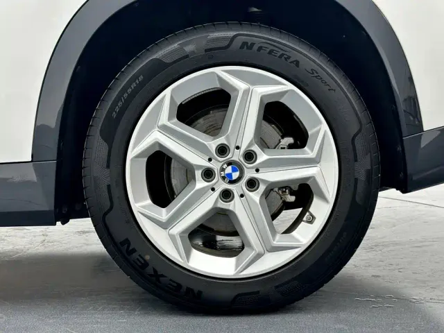 BMW iX1 — Фото автомобиля 27