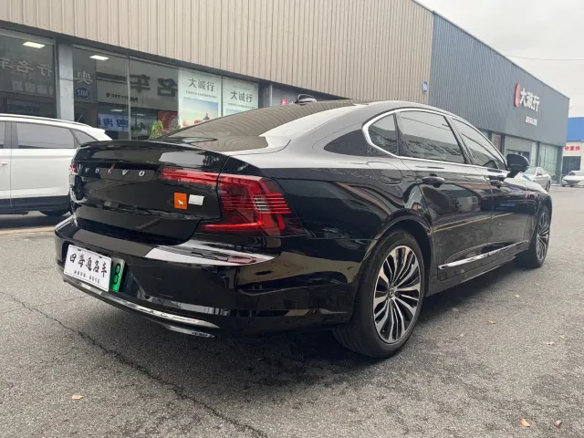 Volvo S90 — Фото автомобиля 6