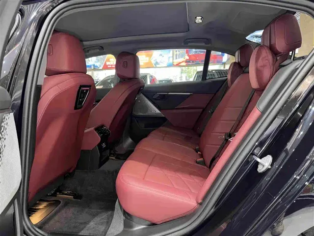 BMW 5 Series — Фото автомобиля 13