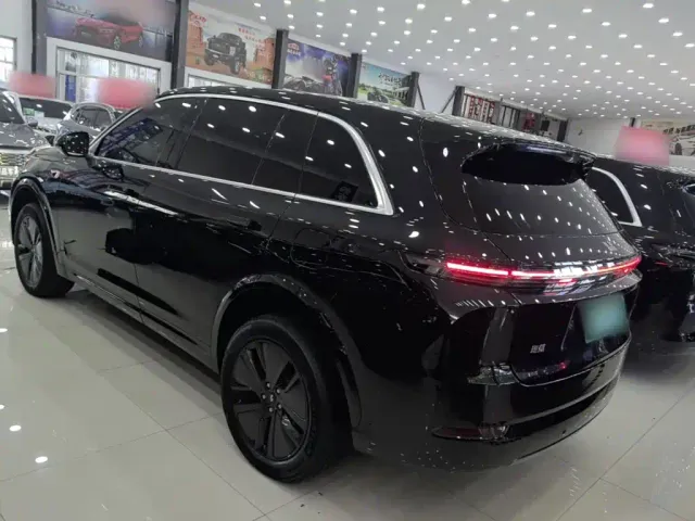 Li Auto L7 — Фото автомобиля 4