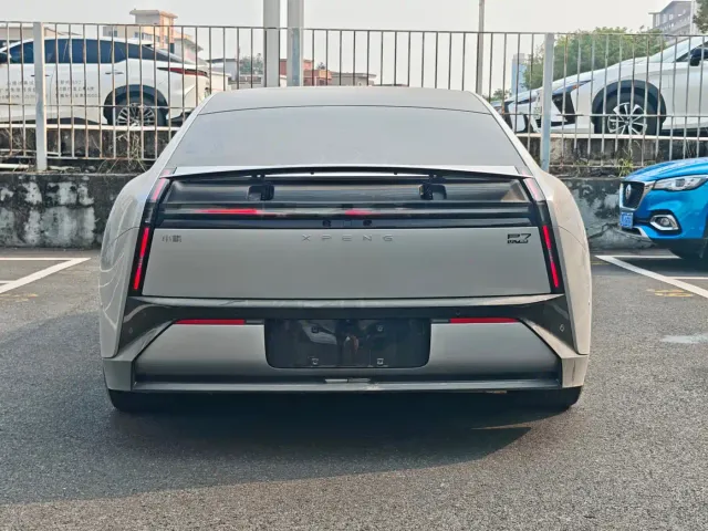 Xpeng P7 — Фото автомобиля 5
