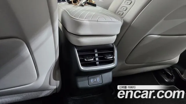 Hyundai Grandeur Grandeur (GN7) 2.5 Бензин 2WD — Фото автомобиля 25