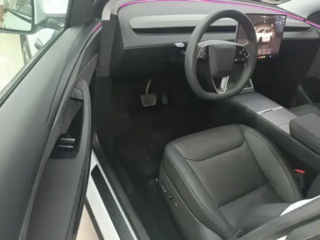 Tesla Model Y — Фото автомобиля 15