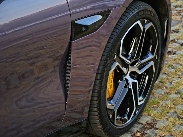 Xiaomi SU7 — Фото автомобиля 13