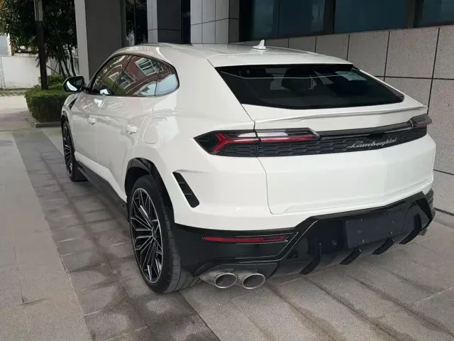 Lamborghini Urus — Фото автомобиля 6