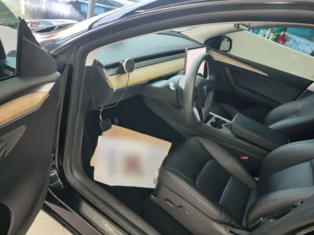Tesla Model Y — Фото автомобиля 15