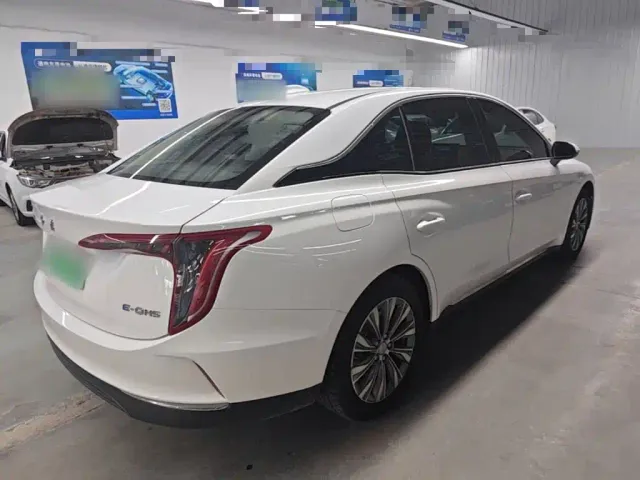 Hongqi E-QM5 — Фото автомобиля 6
