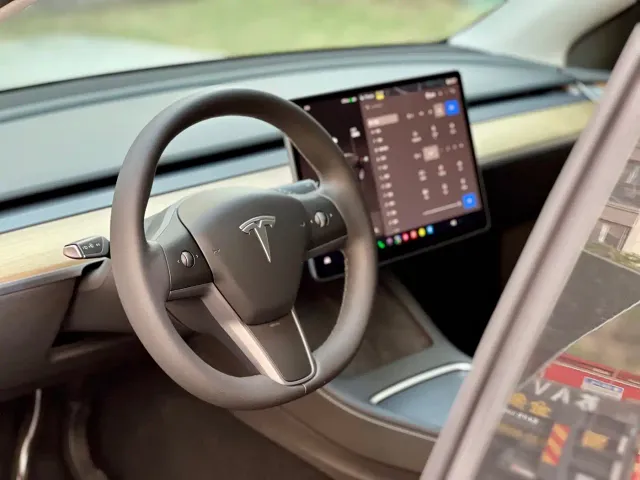 Tesla Model Y — Фото автомобиля 20