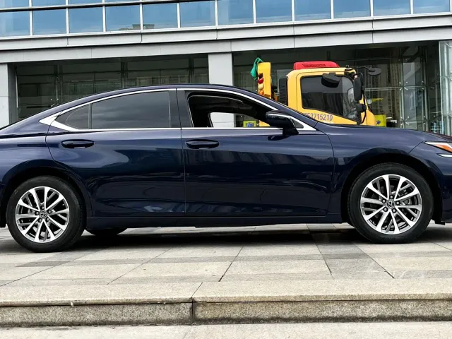 Lexus ES — Фото автомобиля 7