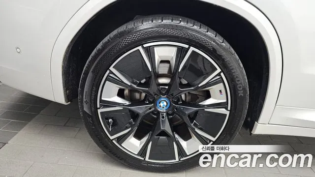 BMW iX3 — Фото автомобиля 19