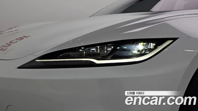 Tesla Model 3 — Фото автомобиля 21