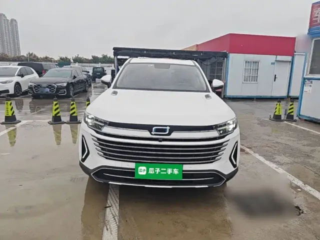Besturn Bestune T99 2023 2.0T Automatic Premium (8AT) — Фото автомобиля 2