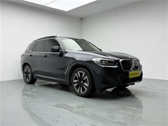 BMW iX3 — Фото автомобиля 3