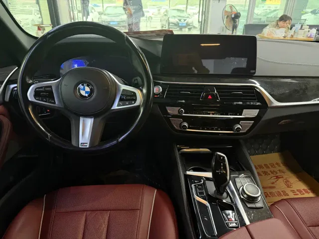 BMW 5 Series — Фото автомобиля 5