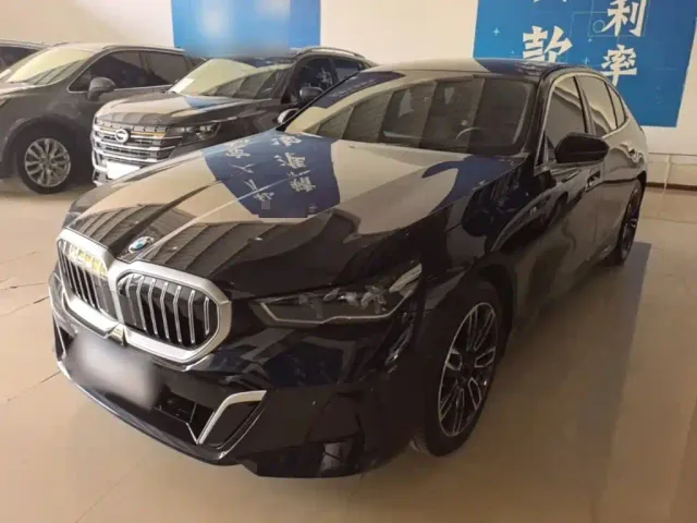 Фотография автомобиля — BMW 5 Series