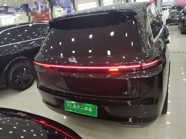 Li Auto L8 — Фото автомобиля 5