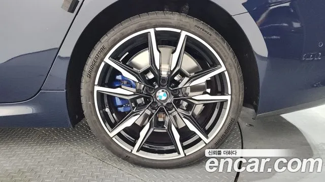 BMW 8 Series G15 — Фото автомобиля 21