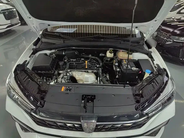 Roewe i5 — Фото автомобиля 19