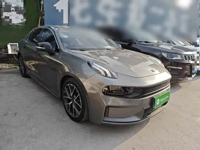 Lynk & Co 03 — Фото автомобиля 3