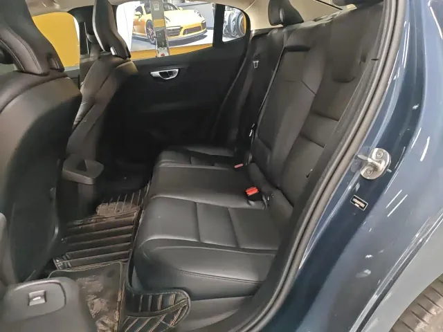 Volvo S60 — Фото автомобиля 10