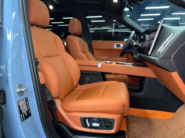 Li Auto L8 — Фото автомобиля 11