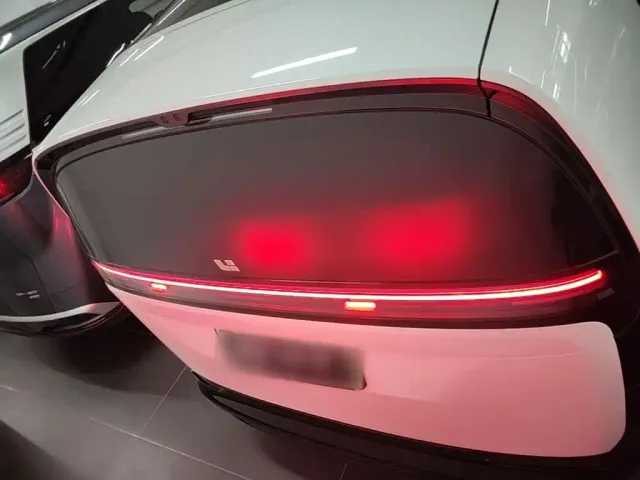 Li Auto MEGA — Фото автомобиля 3