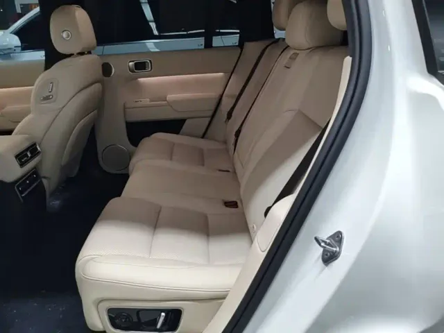 Li Auto L7 — Фото автомобиля 16