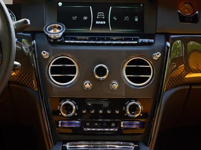 Rolls-Royce Cullinan — Фото автомобиля 14