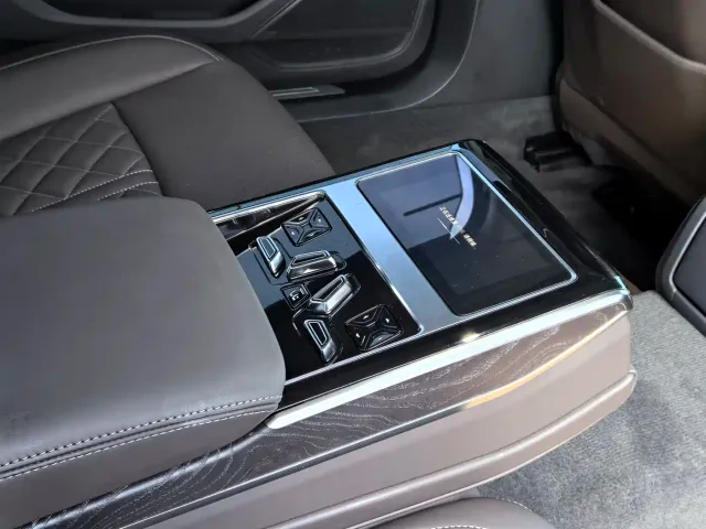 Audi A8 — Фото автомобиля 15