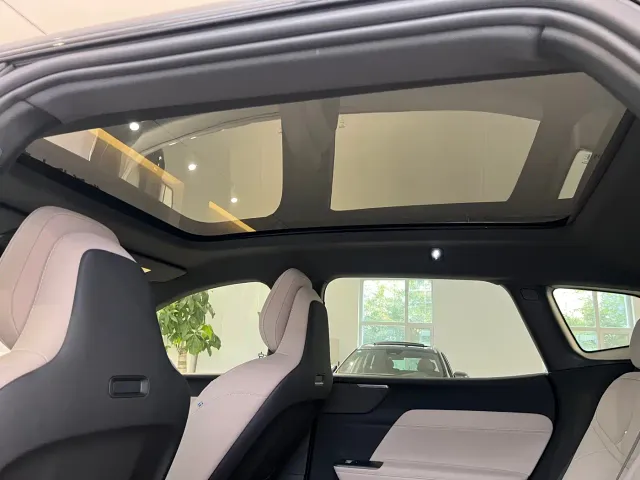 Volvo XC70 Plug-in Hybrid — Фото автомобиля 11