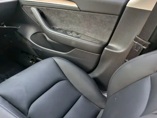 Tesla Model 3 — Фото автомобиля 7