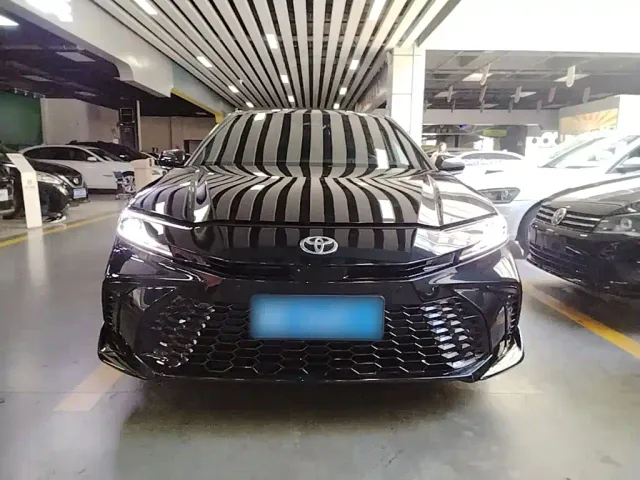 Toyota Camry — Фото автомобиля 2