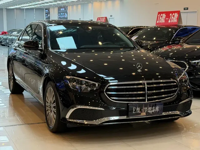 Mercedes-Benz E-Class — Фото автомобиля 3