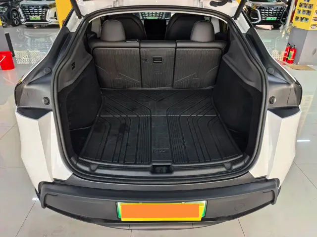 Tesla Model Y — Фото автомобиля 14