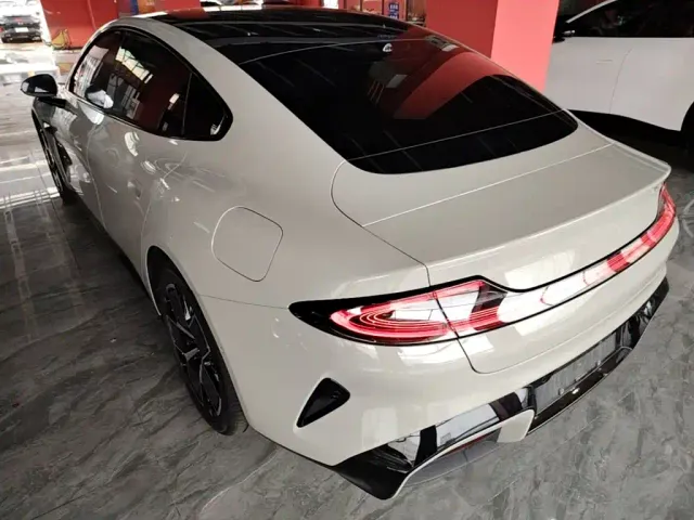 Xiaomi SU7 — Фото автомобиля 4