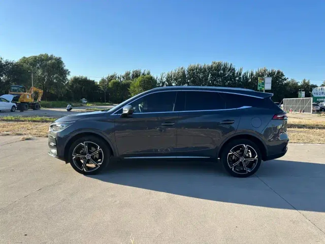 BYD Tang — Фото автомобиля 7