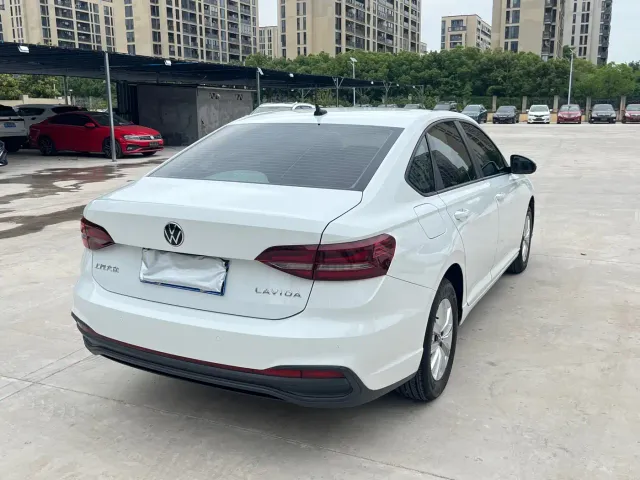 Volkswagen Lavida — Фото автомобиля 5