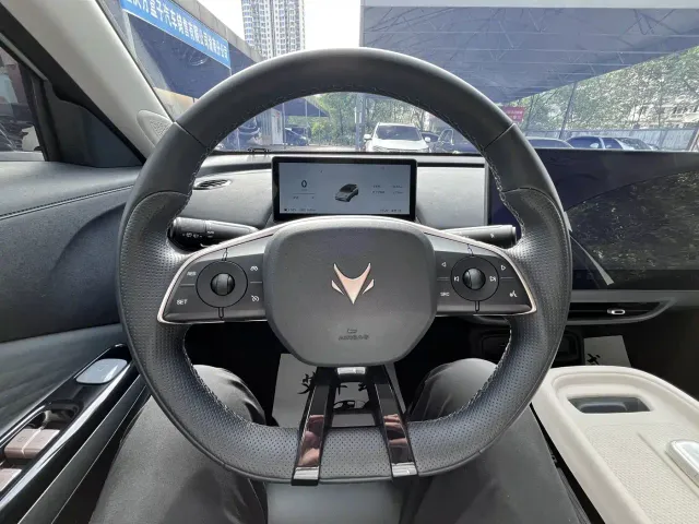 Arcfox T1 — Фото автомобиля 12