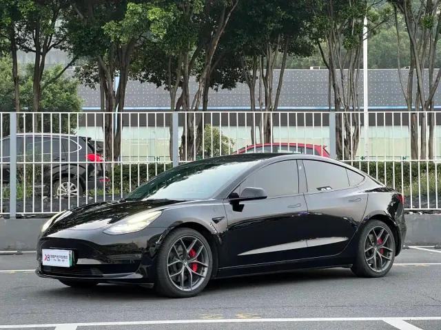 Фотография автомобиля — Tesla Model 3
