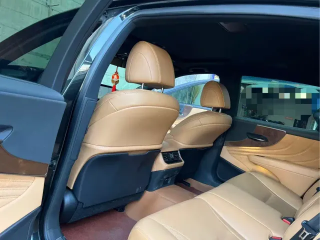 Lexus LS — Фото автомобиля 5