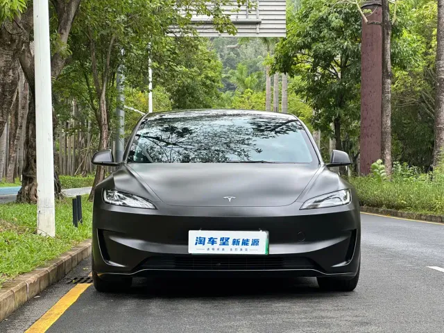 Tesla Model 3 — Фото автомобиля 4